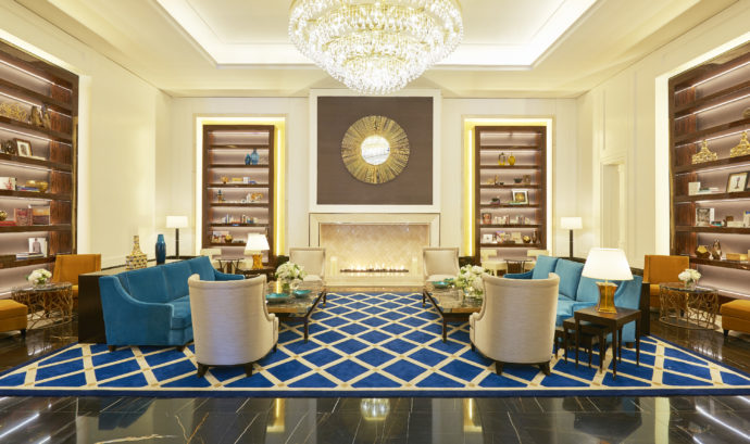 libary lounge in lobby at Fairmont Amman